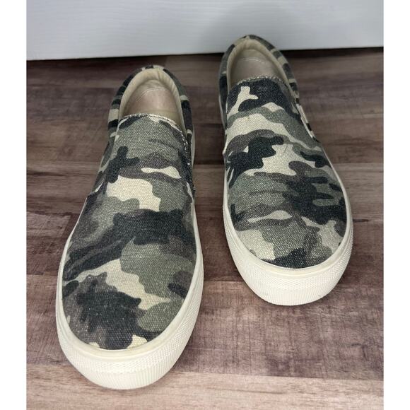 Steve Madden Woman's Camo Platform Slip On's sz 6 - Picture 2 of 5